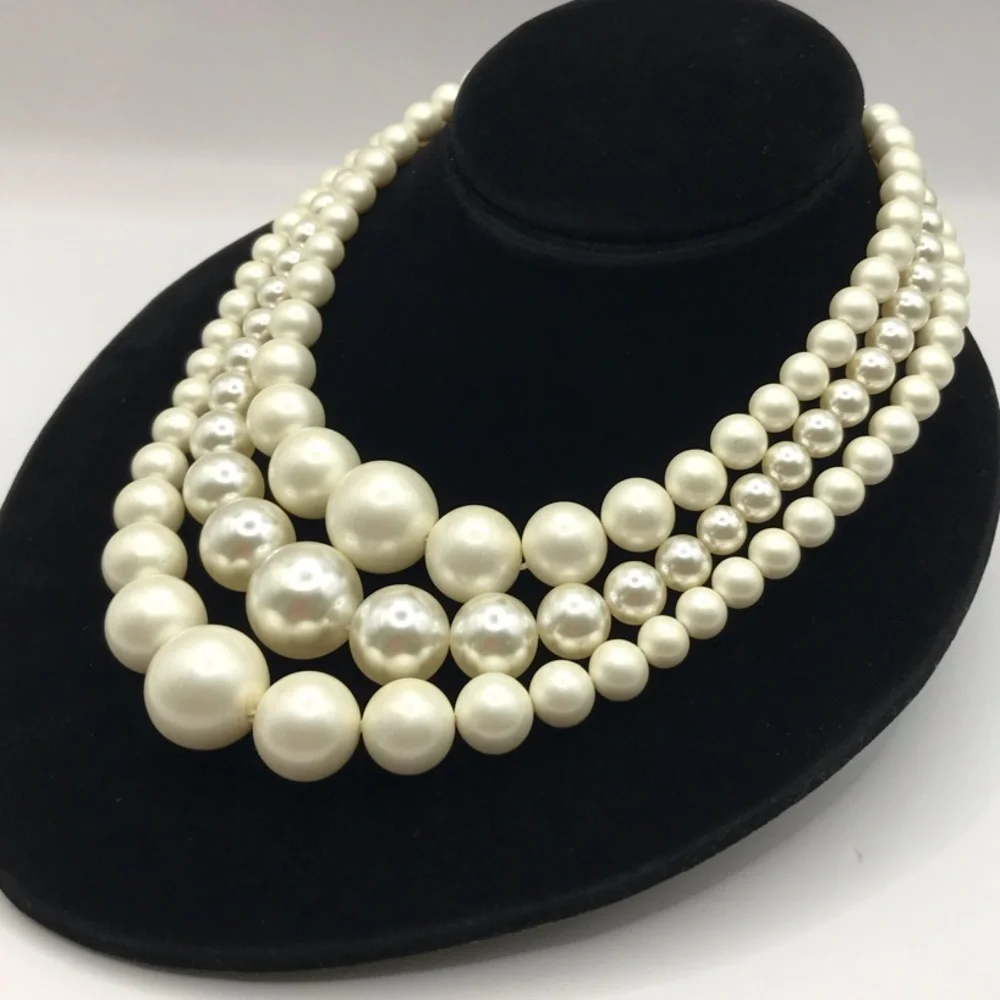 Elegant Triple Layer Faux Pearl Necklace - Picture 3 of 8